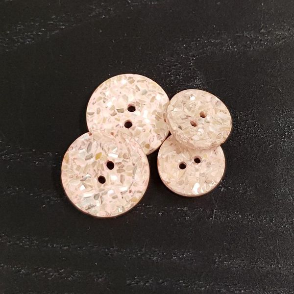 Hovedbilde Perlemorsknapp resirkulert fersken